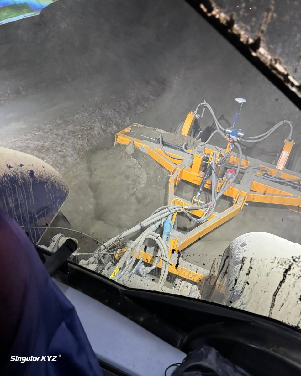 SingularXYZ_Ag's tweet photo. 🌙 ±20mm Accurate Land Leveling—Even at Night! 🚜
With GNSS positioning eliminating visibility demands, a real-time elevation map for intuitive project monitoring, and a manual controller for easy bucket adjustment, the SL100 delivers a seamless land leveling experience. 📏📡 https://t.co/dWo61oct5C