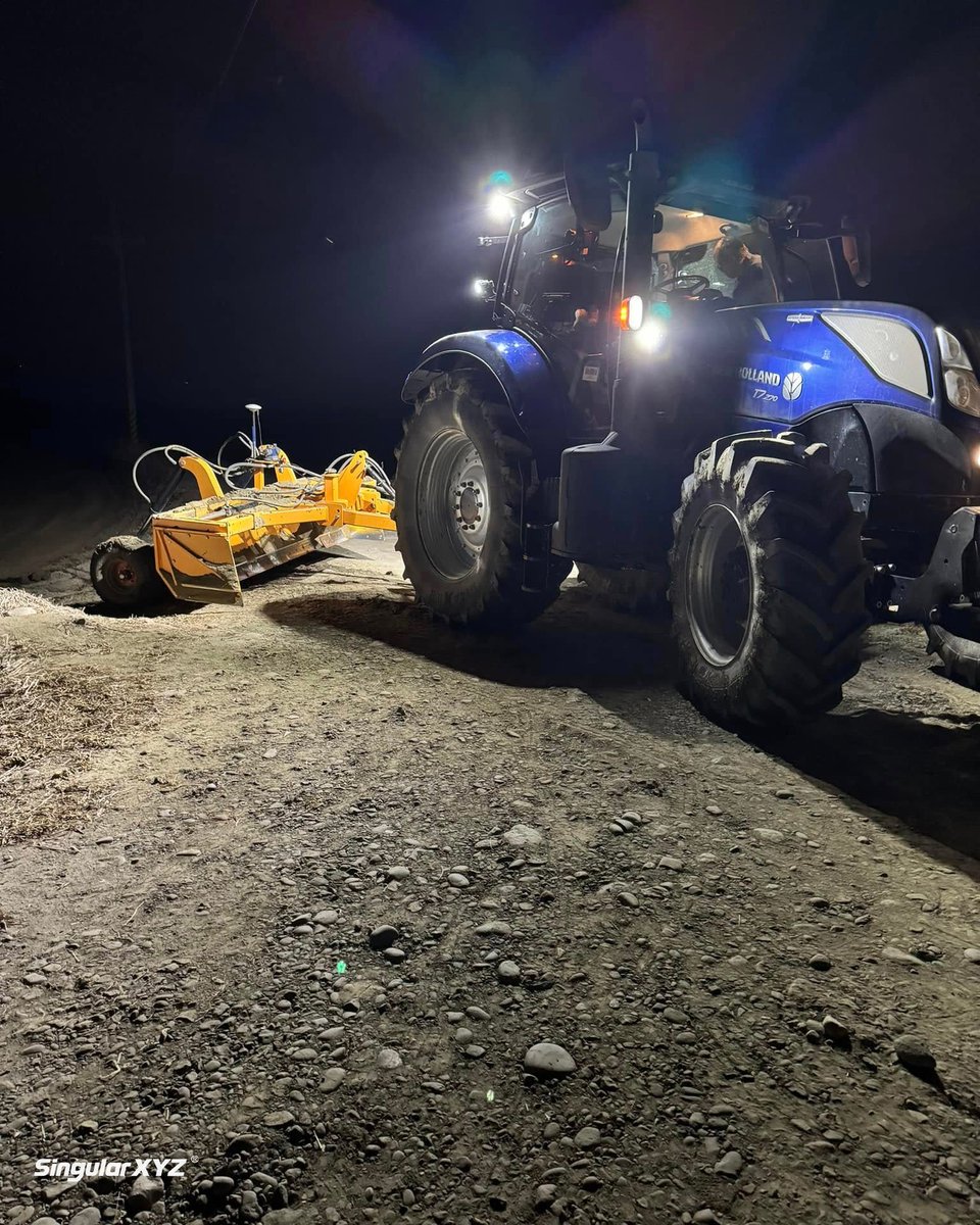 SingularXYZ_Ag's tweet photo. 🌙 ±20mm Accurate Land Leveling—Even at Night! 🚜
With GNSS positioning eliminating visibility demands, a real-time elevation map for intuitive project monitoring, and a manual controller for easy bucket adjustment, the SL100 delivers a seamless land leveling experience. 📏📡 https://t.co/dWo61oct5C