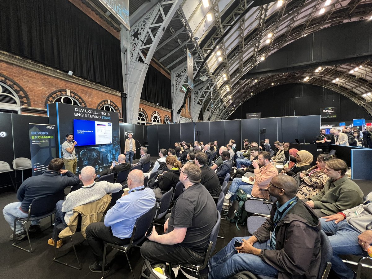 Lee Jarvis and Abhin Xavier kick off today’s meetup with a talk around how Booking.com has matured its Cloud FinOps practices to drive efficiency within their organisation. #DTX360 #DTXManchester #FinOps #Cloud