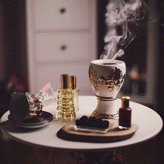 Shaykh Ibn Uthaymeen رحمه الله said: “As a married man, it is customary to wear perfume because it is admirable. It also creates mutual love between the two spouses.” 

📚 •Sharh Buloogh al-Maraam