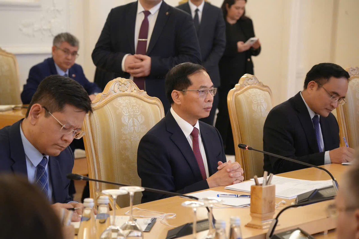 Had a fruitful discussion with FM Sergey Lavrov as we mark 75 years of 🇻🇳🇷🇺 relations. We’ve outlined key steps to boost limitless cooperation across all areas, building on our Comprehensive Strategic Partnership. Looking forward to achieving new breakthroughs together 🤝
