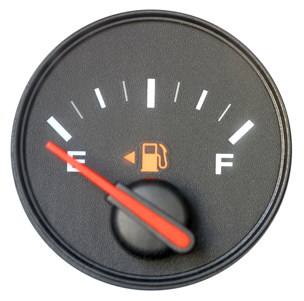 sliceofminogue's tweet photo. Park at the correct side at filling stations. The direction of the arrow on the fuel gauge indicates the location of fuel inlet in all vehicles. #knowledgeintheworld @rteliveline #liveline https://t.co/haZLmVpnKB