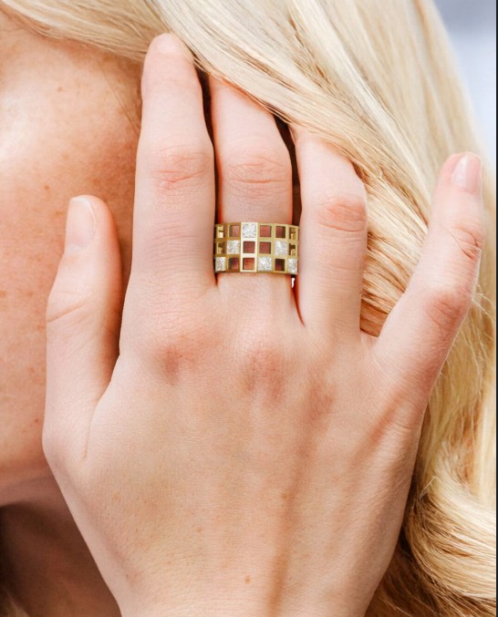 tracey_my_wong's tweet image. The beauty of vintage jewellery lies in its nostalgia

Adding a modern touch gives it new life.

They become even more captivating and relevant today.

#VintageDesign #LuxuryJewelley #TimelessStyle