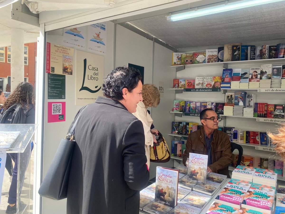 Esta mañana he comenzado mi experiencia en la <a href="/flalicante/">Feria del Libro de Alicante 2025</a>. Esta tarde volveré a estar de nuevo. ¿Alguien más quiere una firma? ⁦<a href="/edhasaeditorial/">edhasa</a>⁩