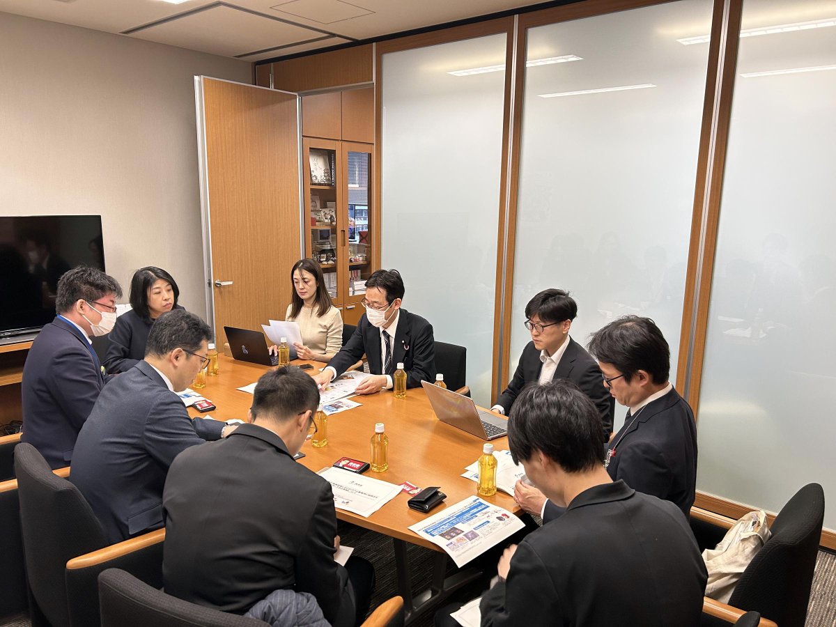 「本日は、朝8時から「新しい資本主義実行本部」。コンテンツ産業の成長について、映画」|赤松 健 ⋈（参議院議員・全国比例）のイラスト