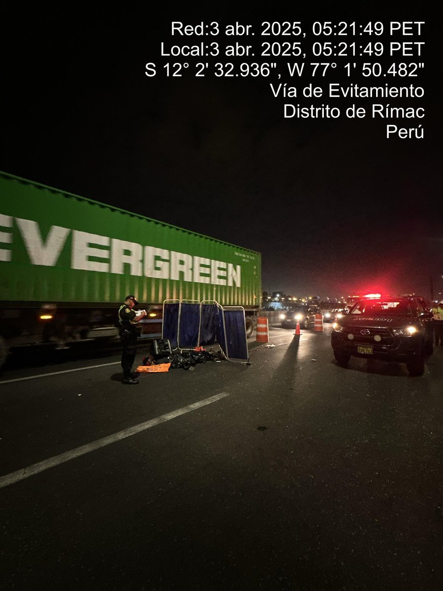 DirttsvP's tweet photo. 🚨INFORMAMOS QUE EN HORAS DE LA MADRUGADA SE PRODUJO UN ACCIDENTE DE TRANSITO CON CONSECUENCIAS FATALES EN LA VÍA DE EVITAMIENTO, ALTURA DEL PTE. RAYITO DE SOL CON SENTIDO DE NORTE A SUR, LO QUE A LA HORA VIENE CAUSANDO CONGESTIÓN EN LA PANAMERICANA NORTE 🚨 https://t.co/DrCEp3OT9j