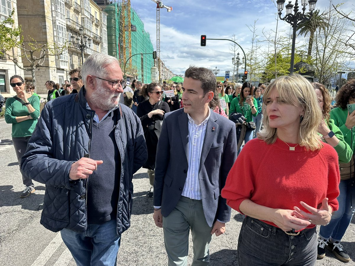 JSCantabria's tweet image. 🟢📚Presentes en la movilización histórica por la educación en Cantabria. No nos podemos permitir un Gobierno y un Consejero que no escuchen a los docentes. 

💪🏻Siempre del lado de la pública, del lado del futuro.