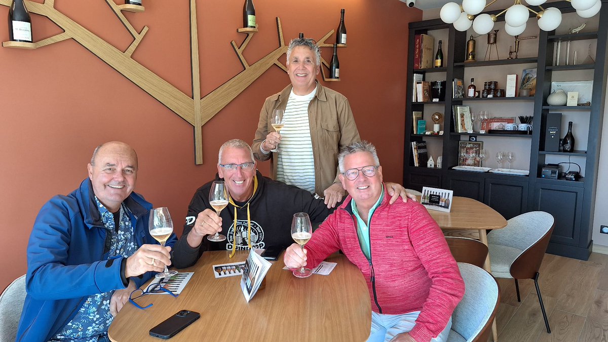 Wist je dat
- er nu belangrijke processen plaatsvinden in de Champagnestreek om de mooiste champagnes te maken
- er verschil is tussen champagnes met en zonder jaartal
- reservewijnen hierin een grote rol spelen
- wij je hier alles over kunnen vertellen tijdens een proeverij