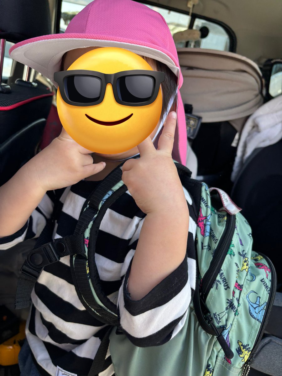 corotamachan's tweet photo. ダブルピースで新学期登園🥰
去年は慣らし保育も1時間で帰ってきて2ヶ月はギャン泣きやったのに、成長したなぁ...😭
子供の力ってすごい💪✨ https://t.co/jSSj1vHZwL