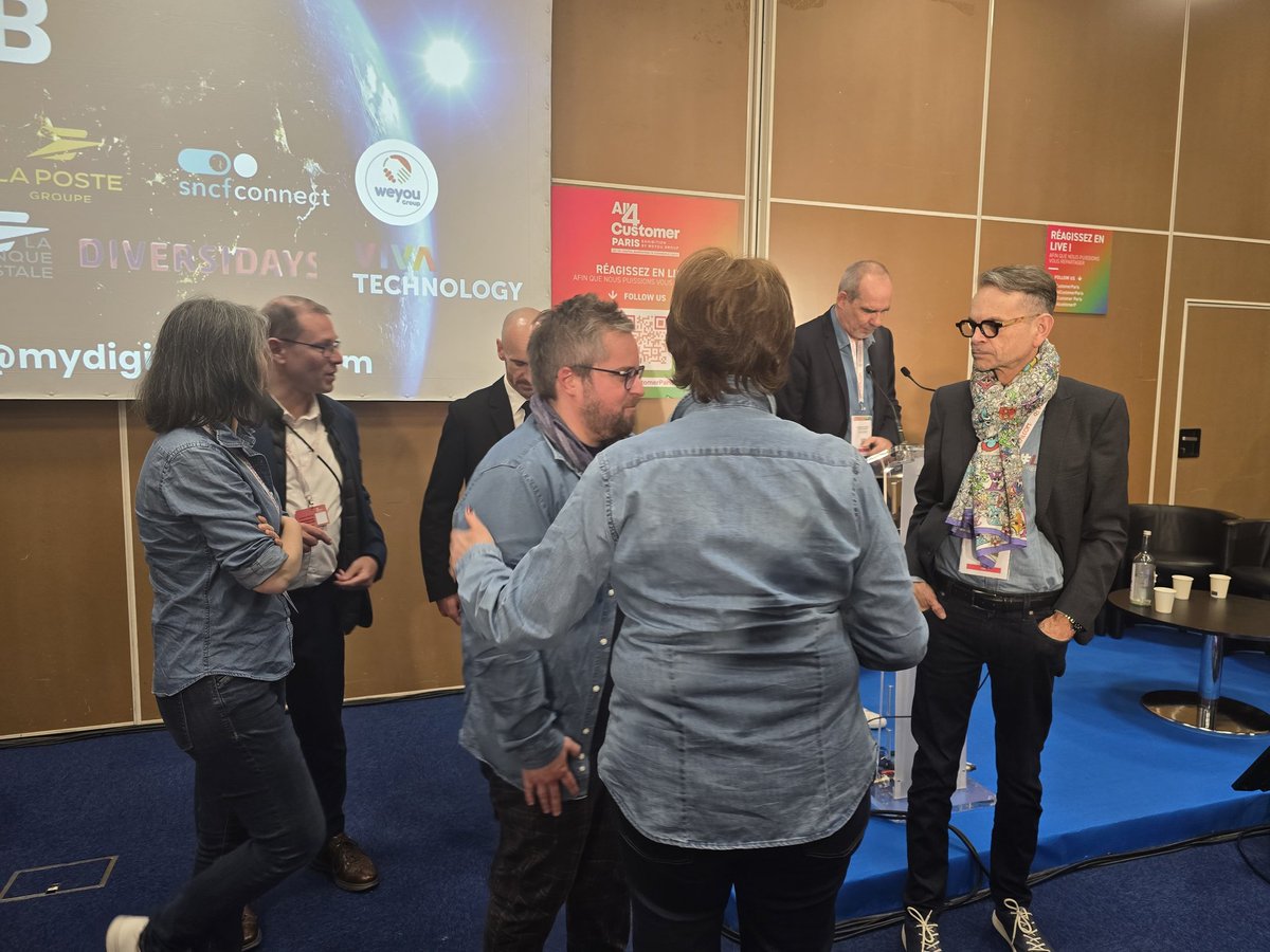 Et les discussions continuent pour les #brigadous ! Bravo 👏 pour cette super conférence