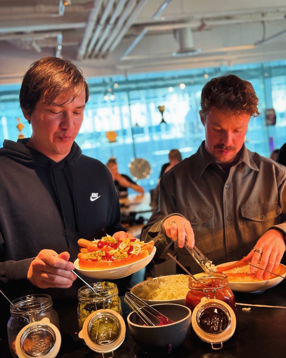 megabites_ctr's tweet photo. Meet the Haute Dog Extraordinary! A gourmet twist on the classic, packed with bold flavors and premium ingredients that take your taste buds on a wild ride. Not ‘just a hot dog’ but a culinary masterpiece! 🌭

#lunchbreak #letsgoliquid #megabitescatering https://t.co/74FTtZjCzm
