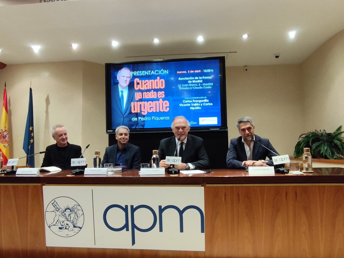 ▶️ Presentado en la APM el libro 'Cuando ya nada es urgente', del periodista Pedro Piqueras (<a href="/PedroPiquerasG/">Pedro Piqueras Gómez</a>) cutt.ly/3rsl6AXf

▶️ El autor ha estado acompañado por los periodistas Carlos Franganillo y Vicente Vallés; el actor Carlos Hipólito, y el director general de