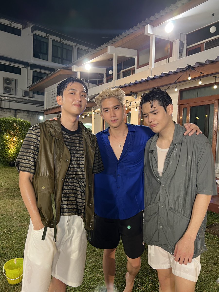 #GMMTVLiveHouse Live Outdoor จบไปแล้ว ชุ่มฉ่ำกันมั้ย ใครชอบกดใจ ใครอยากให้มาอีกกดรีได้เลย
แต่อังคารหน้ากลับไปไลฟ์ 21:30 น. เหมือนเดิมนะ เจอกันจ้า