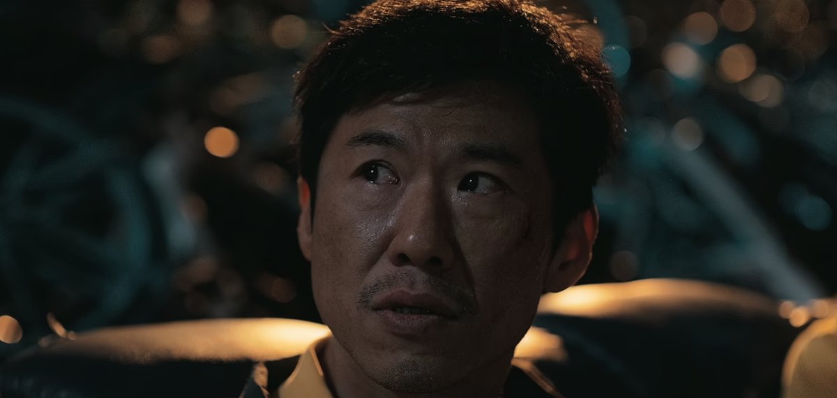 cinematizen's tweet photo. Keluarga yang mendukung satu sama lain di kondisi sulit dibawakan dengan hangat di film ini. Ada juga kritik terhadap perusahaan yang sangat kapitalis dan tidak memedulikan nasib karyawannya, tapi disayangkan hal ini tidak di bahas lebih lanjut lalu berakhir tanpa adanya solusi. https://t.co/TiUqTLH6EF