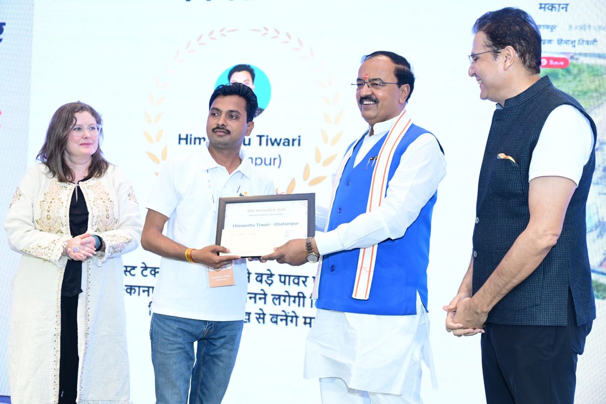कानपुर दैनिक भास्कर के दो अनमोल रतन...।

संदीप सविता जी का मुस्लिम बीट में कोई जोड़ नहीं है। तो वहीं घाटमपुर के साथी हिमांशु तिवारी भाई का रियल टाइम सबसे तेज खबरें ब्रेक करने में माहिर हैं...।

UP की अवॉर्ड विनिंग 30 खबरों में इन दोनों भाइयों का नाम रहा...। #Kanpur