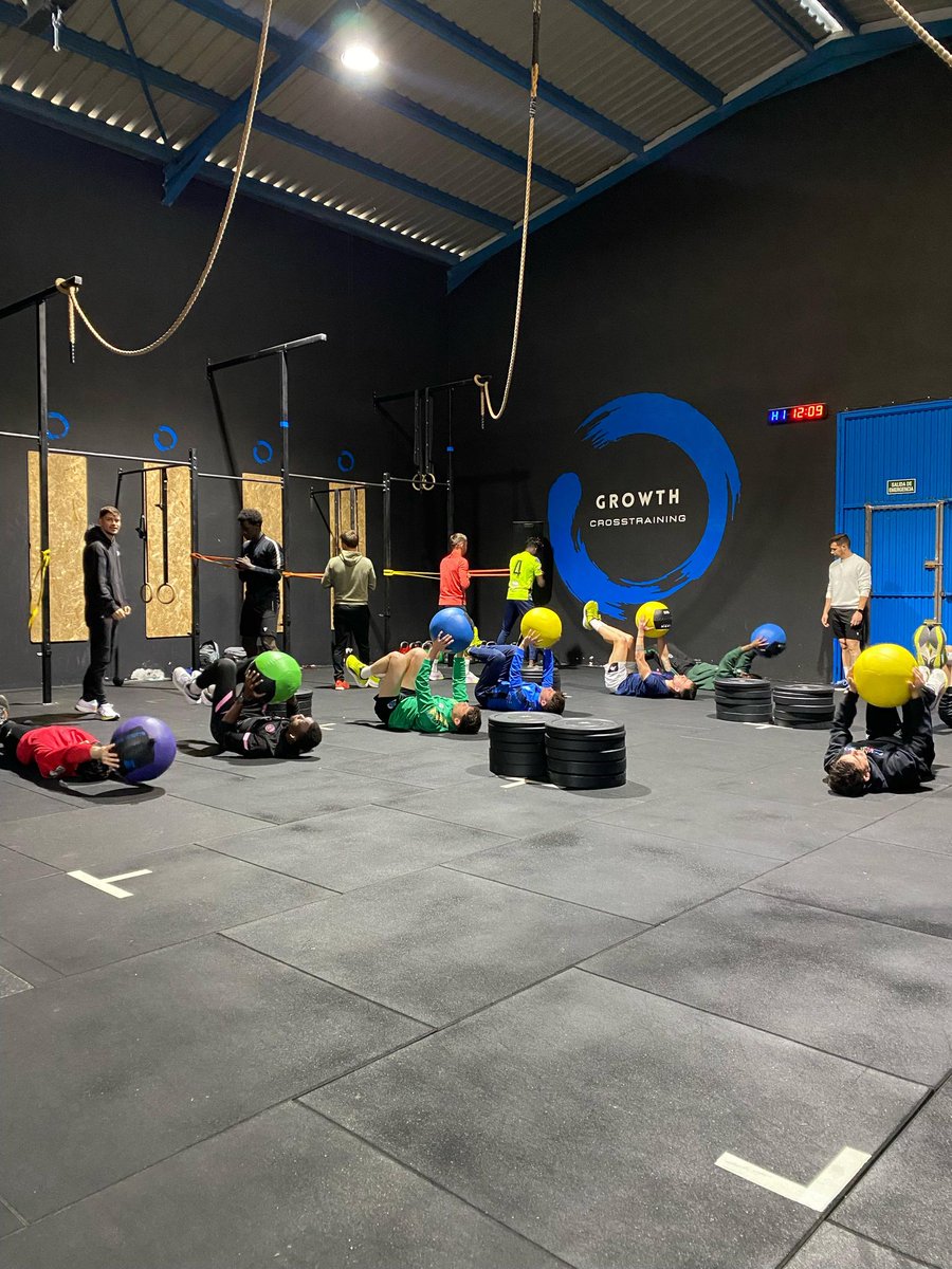 cdazuaga's tweet photo. CD AZUAGA & GROWTH |
Esta mañana nuestra plantilla ha realizado una sesión de entrenamiento en las instalaciones de GROWTH CROSSTRAINING
💪⚽️🔴⚪️⚫️
GROWTH CROSSTRAINING PARTNER OFICIAL DEL CD AZUAGA
#ORGULLODEAZUAGA https://t.co/htlIoZrQcq