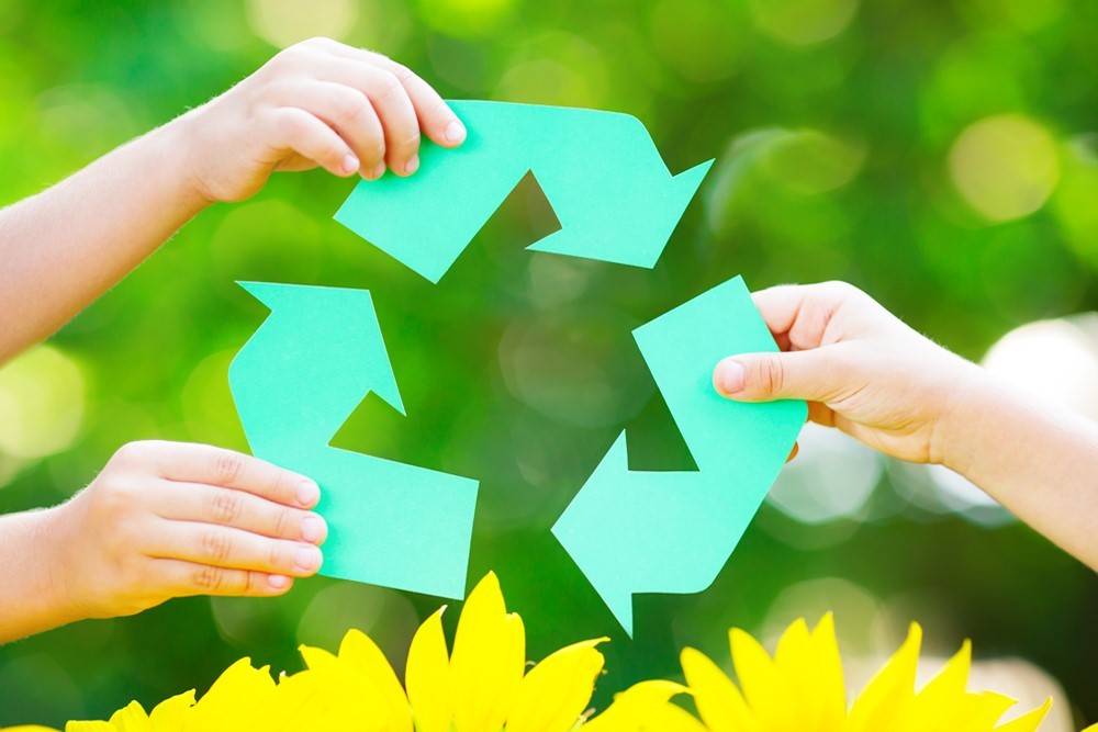 Diariamente consumimos y adquirimos productos (alimentos, ropa, etc.) lo que nos genera  residuos. Es responsabilidad nuestra como consumidores el brindar una  disposición adecuada a estos, siendo el reciclaje la mejor solución. #Cuba #IndustriasCuba #CubaRecicla