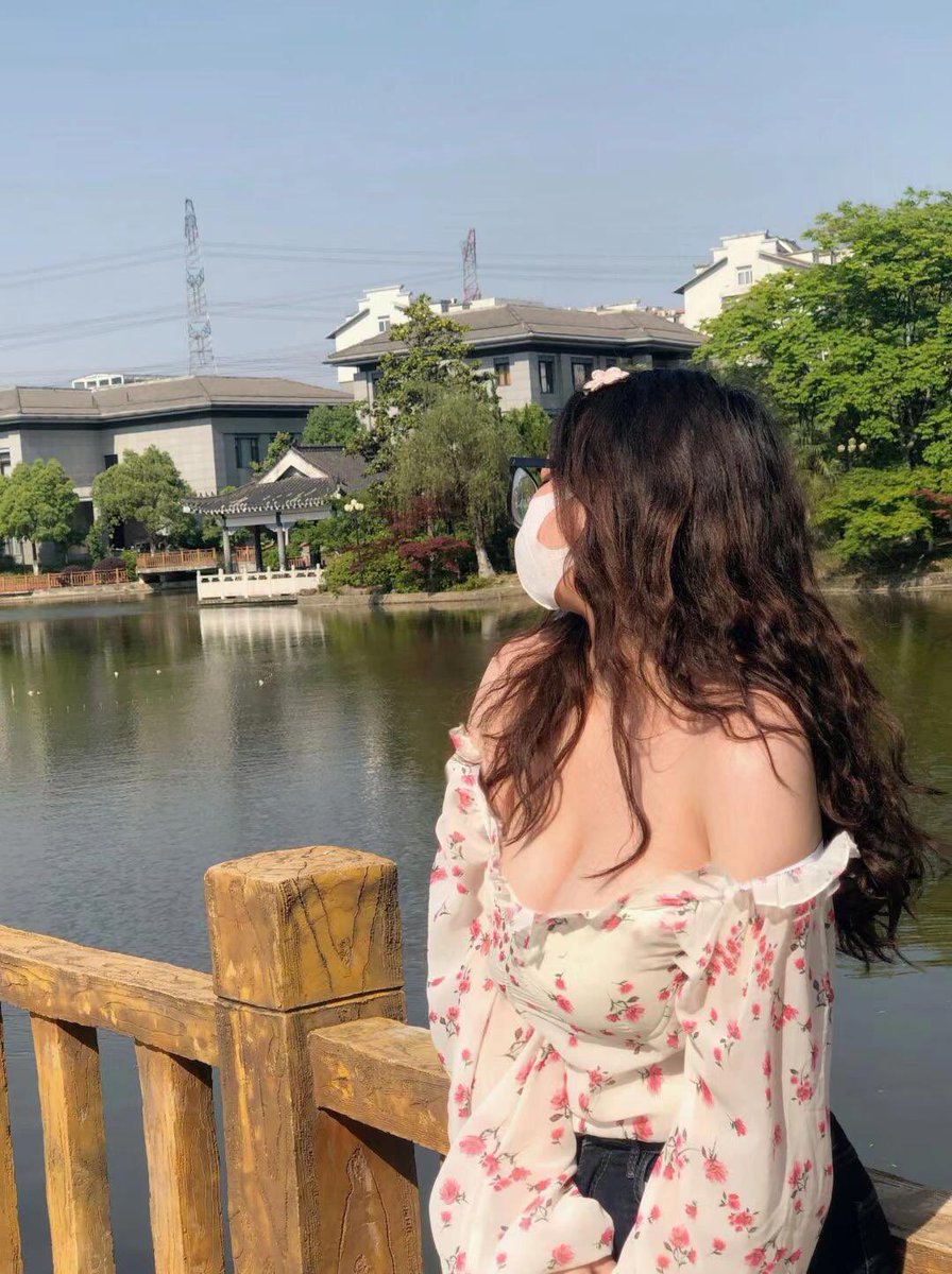 ccccc6689f's tweet photo. 从你这个角度可以看见我什么… 
#反差 #母狗 #女大 https://t.co/jhqlbM296r