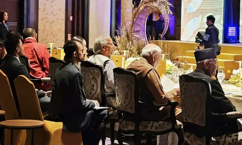 নৈশভোজে ড. ইউনূস ও মোদির পাশাপাশি বসা ছবি ভাইরাল