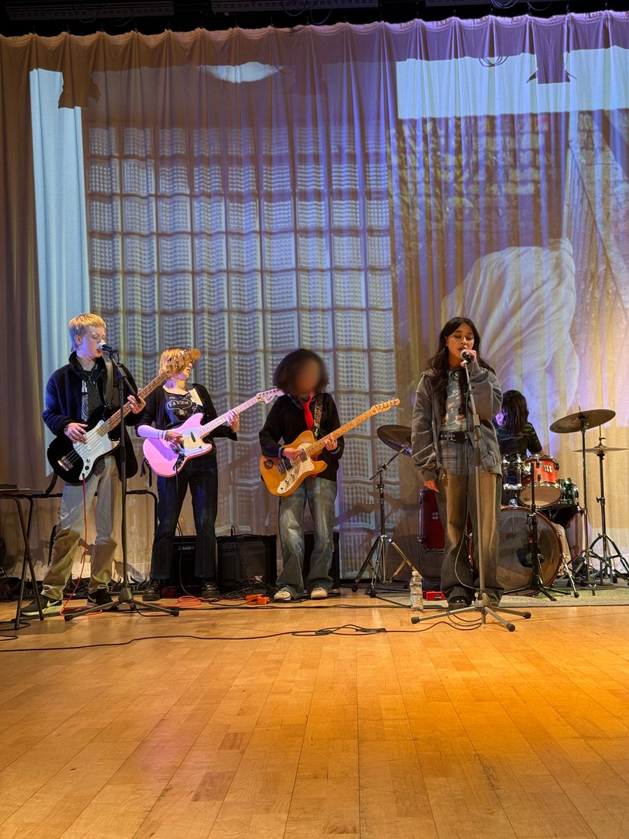We’re thrilled to celebrate the success of our GCSE Music, Art and Drama Showcase! 🎉
Thank you to everyone who joined us on 1st April to support our talented students. This showcase highlighted not only their creativity but also their dedication and hard work. A huge well done!