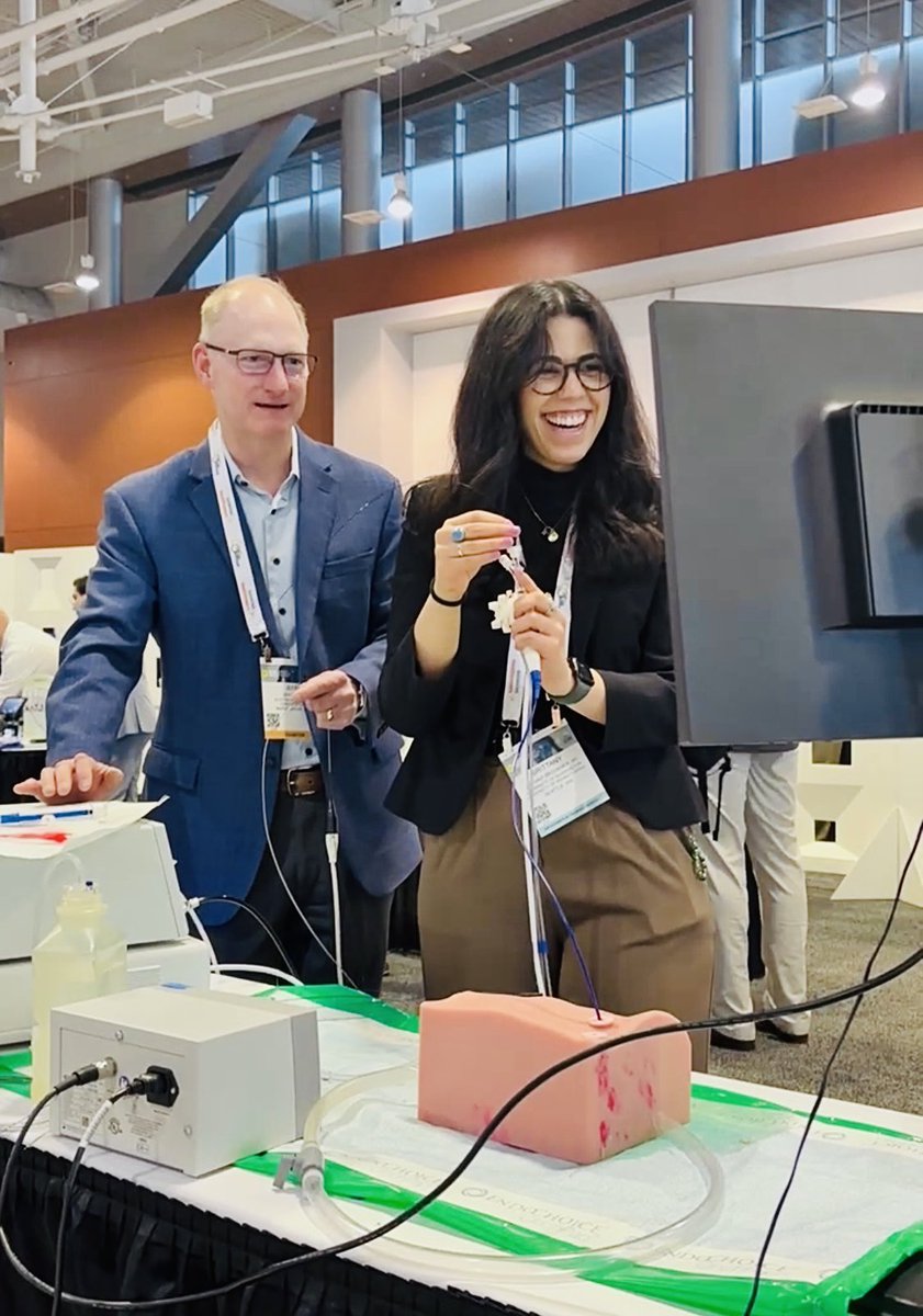 If you’re wondering what pure joy looks like, it’s me trying out cholangioscopy-guided lithotripsy at #SIR25NASH. Thanks to <a href="/SIRRFS/">SIR RFS</a> and the <a href="/SIRspecialists/">Society of Interventional Radiology</a> for putting on such a great program - can’t get much better than 4 full days of IR in Nashville