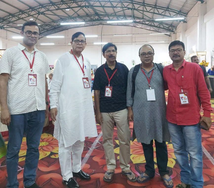 পার্টি কংগ্রেসের বিরতিতে একটি মুহূর্ত....

#CPIMXXIVPartyCongress #CPIM24thCongress #CPIM #favourite #pictureoftheday