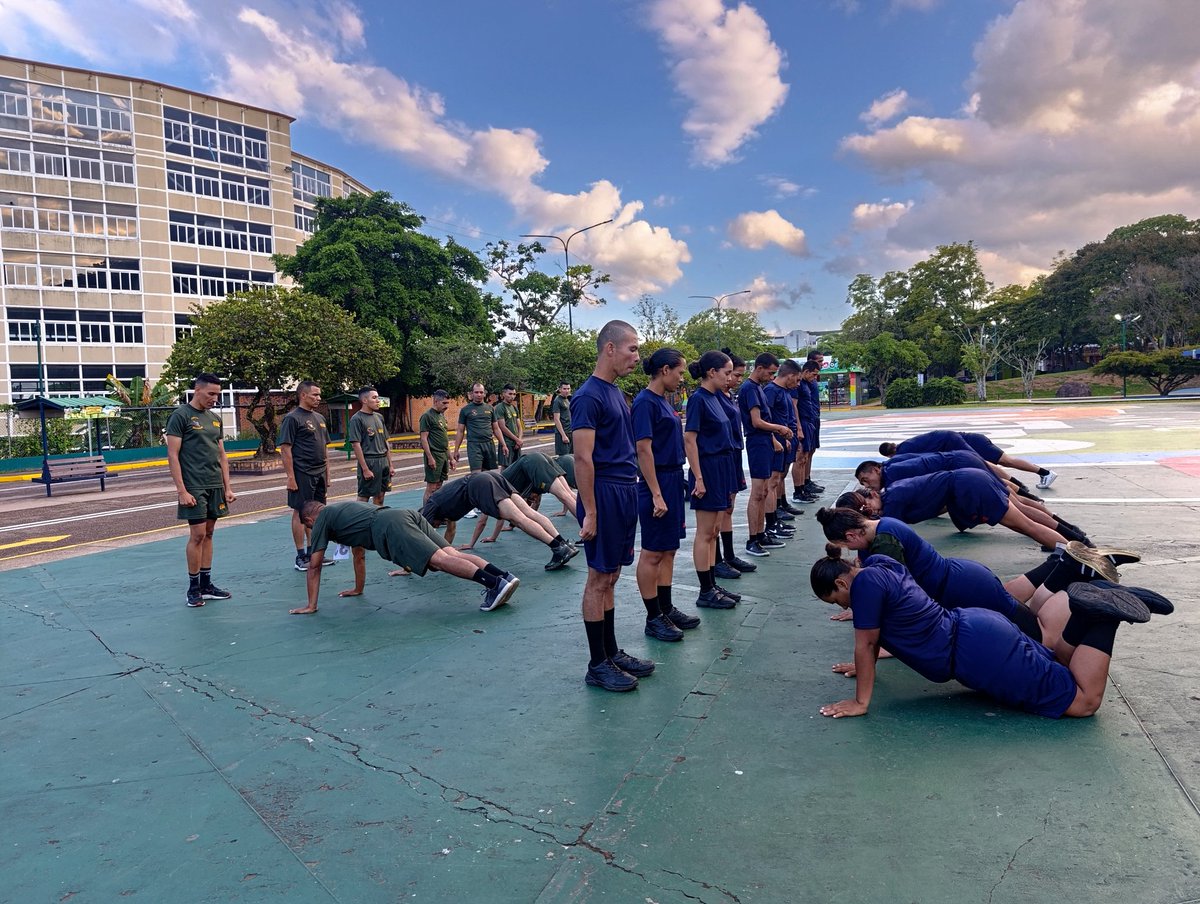 62BRIGADAING's tweet photo. Entrenamiento continuo. https://t.co/PeZkIN8NDe