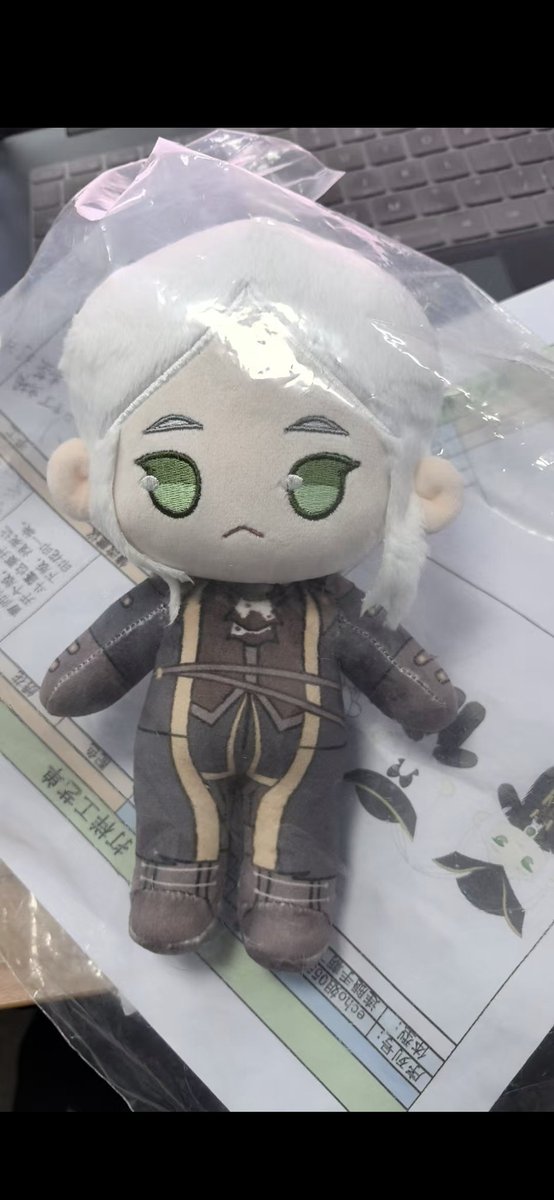 Lady Maria plushie progress photos just dropped 🥹