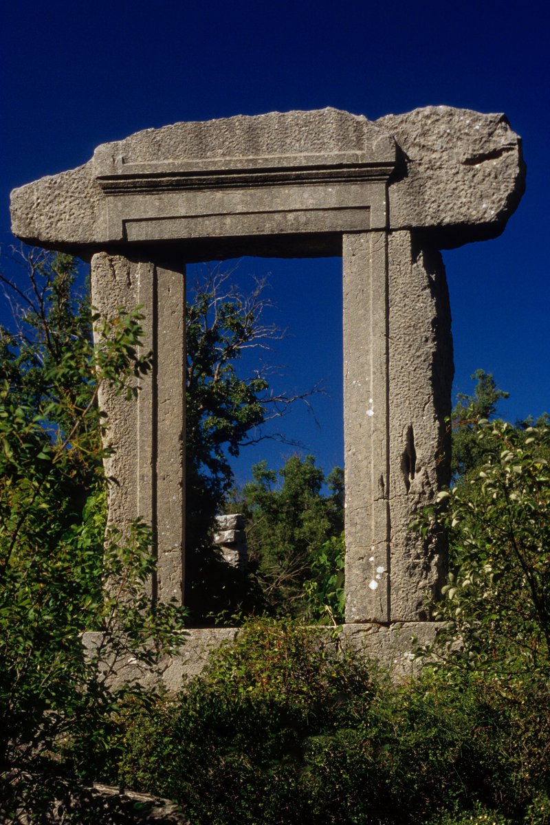 TerenceKerr5's tweet photo. #AdoorableThursday #Roman #Termessos #Turkey
Stone doorway stands intact amid earthquake-damaged ruins of Roman-era gymnasium and public baths complex at high altitude ‘Eagle’s Nest’ site of Termessos, an ancient Pisidian, Greek and Roman Imperial city near Antalya, Turkey. https://t.co/eOQIe9JfBs