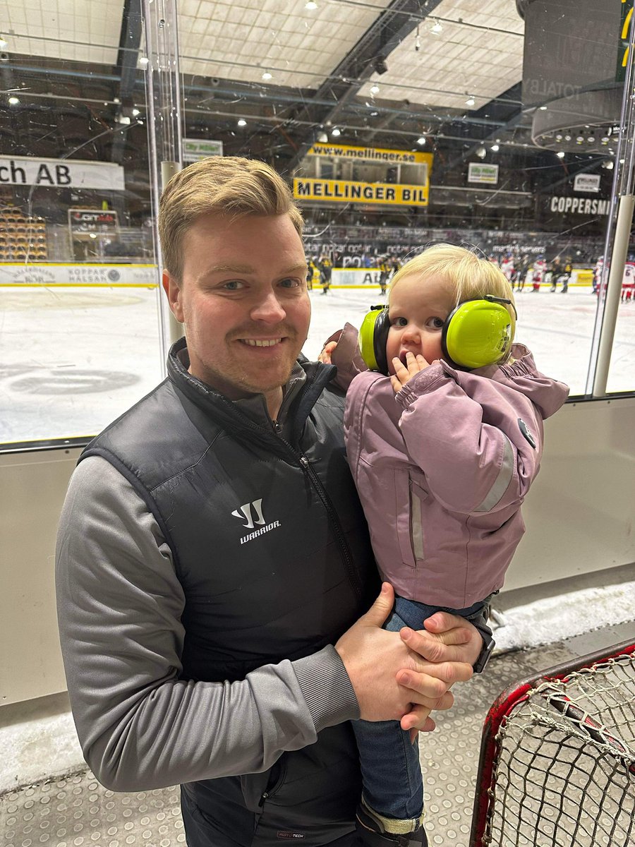 Tack Västerås IK!
Efter två säsonger kommer jag nu gå vidare i min tränarkarriär. Alla med sympatier för VIK, tack för stödet, håll ihop och kriga på.

Ett extra stort tack till mina närmsta kollegor, varit en ynnest att få göra detta tillsammans med er.