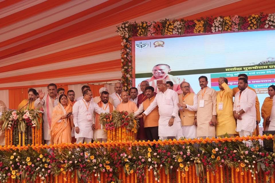 drsanjayknishad's tweet photo. निष्कलंक भक्ति और अटूट स्नेह के प्रतीक निषादराज गुह्य के जन्मोत्सव पर शृंगवेरपुर धाम, प्रयागराज में माननीय मुख्यमंत्री श्री @myogiadityanath जी के साथ कार्यक्रम में सम्मिलित हुआ।

इस दौरान मा. मुख्यमंत्री जी ने प्रभु श्रीराम और निषादराज गुह्य की पावन गाथाओं पर आधारित भव्य प्रदर्शनी का शुभारंभ किया तथा विभिन्न विकास परियोजनाओं का लोकार्पण एवं शिलान्यास कर क्षेत्र की उन्नति हेतु महत्वपूर्ण कदम बढ़ाया।

निषादराज गुह्य और प्रभु श्रीराम की मित्रता हमारे समाज को समरसता, श्रद्धा और स्नेह का अनुपम संदेश देती है। इस पावन अवसर पर संस्कृति और विकास का ये संगम उत्तर प्रदेश को नई ऊंचाइयों तक ले जाने का संकल्प दोहराता है।

जय श्रीराम! जय निषादराज!