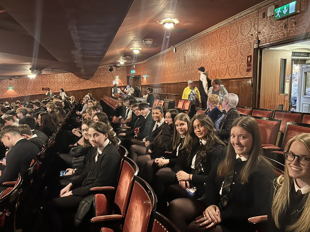 Boness Academy trip to the Kings. Away to see An Inspector Calls 🕵️ <a href="/Boness_Academy/">Bo'ness Academy</a>