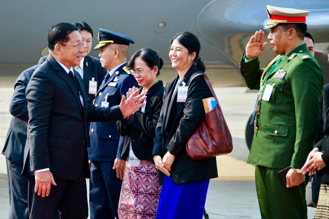 kdjzwx998's tweet photo. War criminal Min Aung Hlaing has arrived in Thailand for the BIMSTEC Summit.  Thai government is welcoming him as an official guest. Hosting a dictator responsible for war crimes and the suffering of millions is unacceptable.
 ‌
#DisasterInMyanmar https://t.co/NfFYKRo6SH