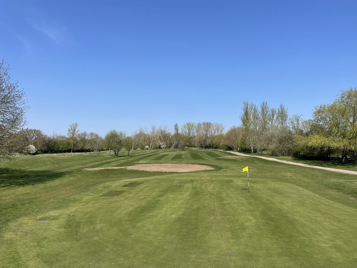 Greens_RGC's tweet photo. Rock n roll fairways finished off, rough starting to pop but could do with some rain to really get it going!! Little bit of turfing and how about that sunrise 🌅 😍😍 Friday tomorrow 💪🏻💪🏻 https://t.co/UPGQieYXpB