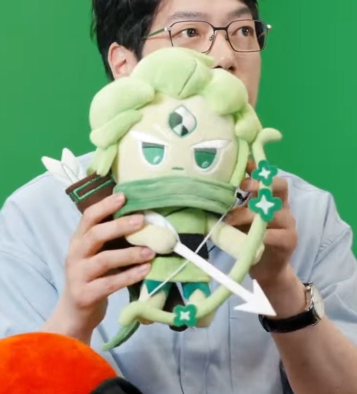 ZephyrsArrow's tweet image. “I’ve been turned into a marketable plushie.”