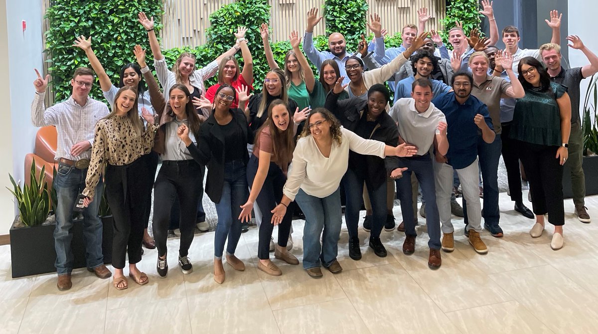 At JBS, we know that leaders are not born — they are made — and we invest in extensive leadership training programs to help our team members gain the skills and experience needed to become successful leaders. To learn more, check out the link here: jbsesg.com/pt/nossa-gente….