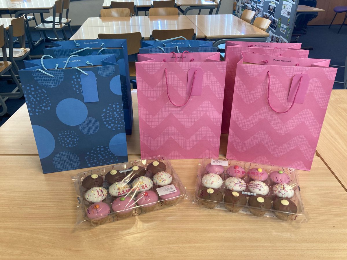 Cupcakes &amp; emergency study packs this lunchtime for our Reading Leaders who are about to go on study leave 🤓 We wish them the best of luck for their exams but can't wait to have them all back in June 🍀 <a href="/Lornshill/">Lornshill Academy</a>  #ReadingSchoolsLornshill #LornshillReads <a href="/scottishbktrust/">Scottish Book Trust</a>