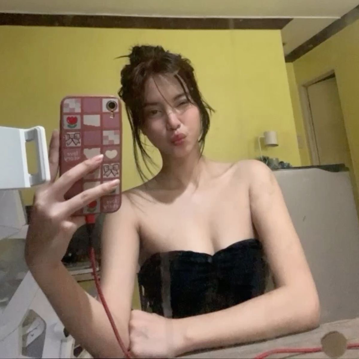 deleting in 12 hours, but whoever likes and says hi, ill send u a nudie in dm 😚

t.me/laxxiaaa