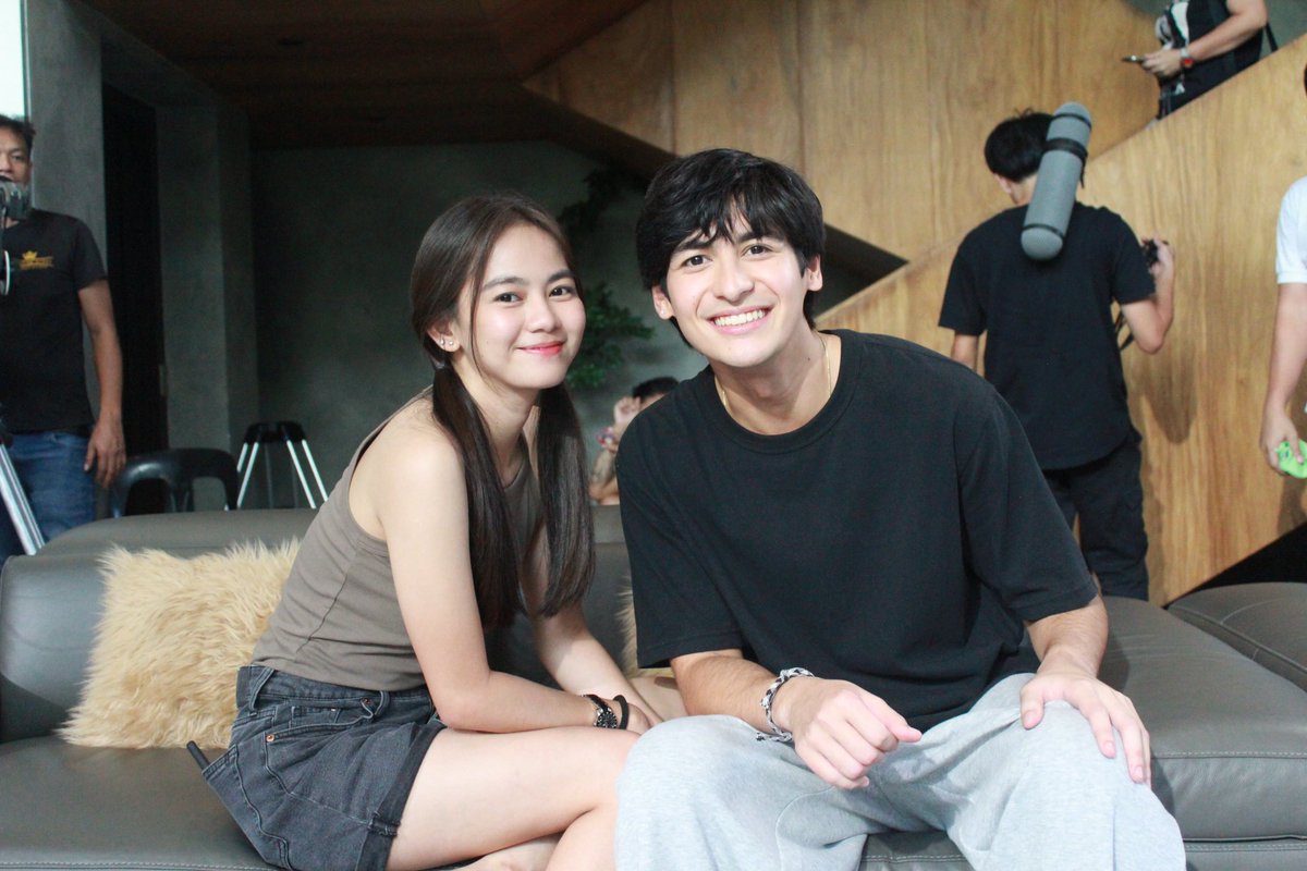 VivaOnePH's tweet photo. Picture muna bago mag—(˶ ˘ ³˘)ˆᵕ ˆ˶) hihihi

ONE PROFANITY ONE KISS

#JayFer #AshDres #AshtineOlviga #AndresMuhlach #SectionEProfanity #SectionELabanAsOne #AngMutyaNgSectionE #AMNSE #BidaKaDito https://t.co/q4jL3BJBDV
