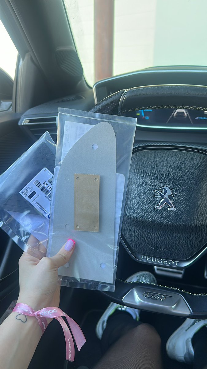 Deux pièces sur 4 de récupérer pour titine 🤗🤗🤗 <a href="/ZeReturn/">Mc Babouche 🐍</a>