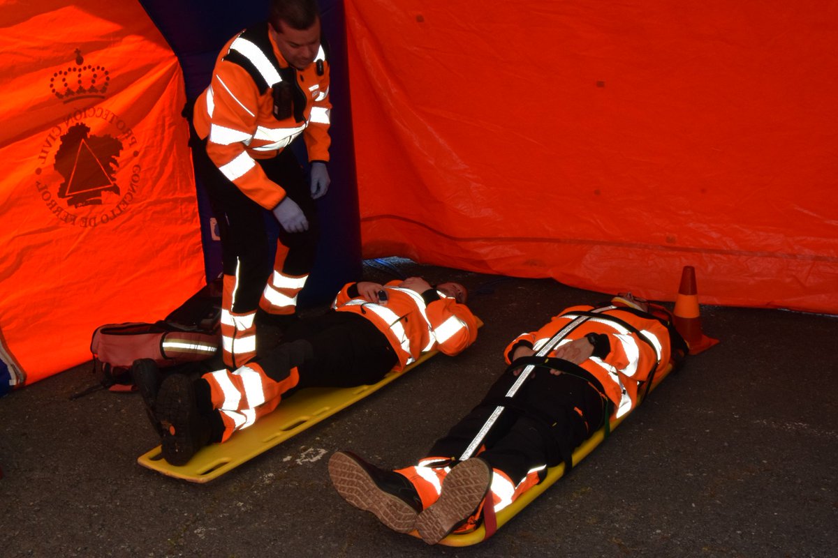 AVPCFerrol's tweet photo. Onte en Protección Civil Ferrol realizamos simulacros clínicos e un exercicio de IMV (Incidente con Múltiples Vítimas).

Voluntarios e xefes de garda seguen adestrando para actuar con rapidez e eficacia cando máis se necesita.

A Semana Santa está preto 🕊️ https://t.co/iI5jJjUyKl