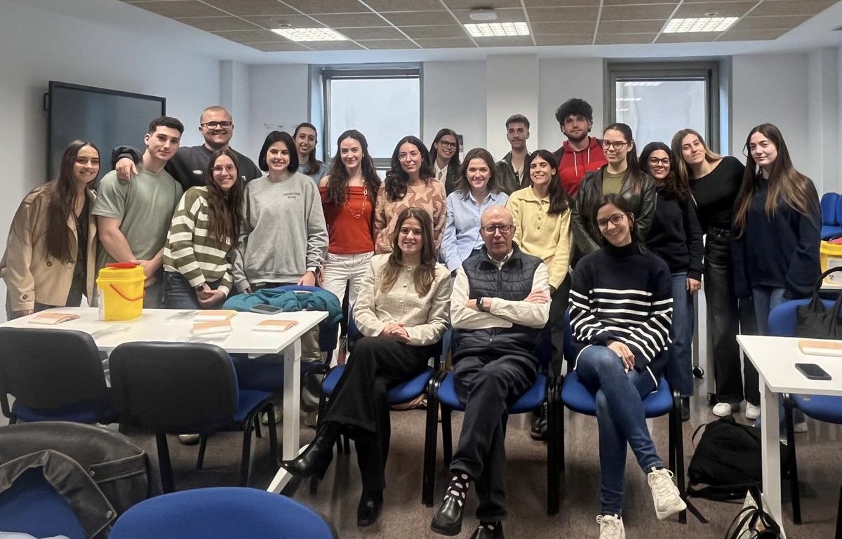 JoseLuisAA 🇪🇺 (@aguayo_um) on Twitter photo <a href="/UMU/">Universidad Murcia</a> 6 grupo/semin. (de 10) instrumental quirúrgico básico y sutura
3º #Medicina #Murcia 3/04/25
Genial grupo!
<a href="/adanez_gracia/">Gracia Adánez</a> <a href="/victorsoria65/">Víctor Soria Aledo</a> <a href="/RNCsantander/">Dieter Morales #yosoydelclinico</a> <a href="/petitpaganini/">graciela</a>
<a href="/ramirez_cirugia/">Pablo Ramírez Cirugía-Arrixaca</a> <a href="/ceuemumu/">CEUEM</a> <a href="/Area6VegaMedia/">Área 6 Vega Media</a> <a href="/diegoff90/">Diego Flores Funes</a>
Todos/as capacitados
Nadie queda atrás‼️ <a href="/UMU/">Universidad Murcia</a> 6 grupo/semin. (de 10) instrumental quirúrgico básico y sutura
3º #Medicina #Murcia 3/04/25
Genial grupo!
<a href="/adanez_gracia/">Gracia Adánez</a> <a href="/victorsoria65/">Víctor Soria Aledo</a> <a href="/RNCsantander/">Dieter Morales #yosoydelclinico</a> <a href="/petitpaganini/">graciela</a>
<a href="/ramirez_cirugia/">Pablo Ramírez Cirugía-Arrixaca</a> <a href="/ceuemumu/">CEUEM</a> <a href="/Area6VegaMedia/">Área 6 Vega Media</a> <a href="/diegoff90/">Diego Flores Funes</a>
Todos/as capacitados
Nadie queda atrás‼️