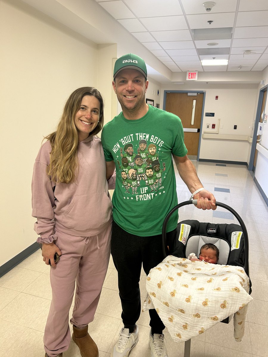 cmcinerney10's tweet photo. Teachin’ her early…gotta pay respect to the hogs up front 🦅  #PhillyRiley

@Eagles @LaneJohnson65 @jordan_mailata @JasonKelce https://t.co/AowVqVKLjL