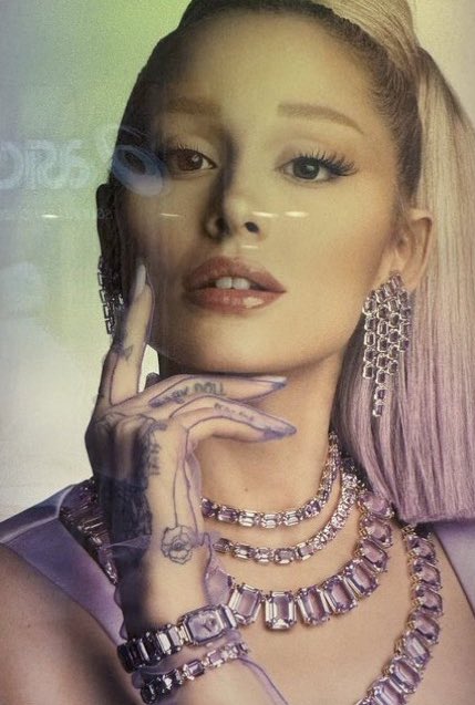 ARIANA GRANDE!