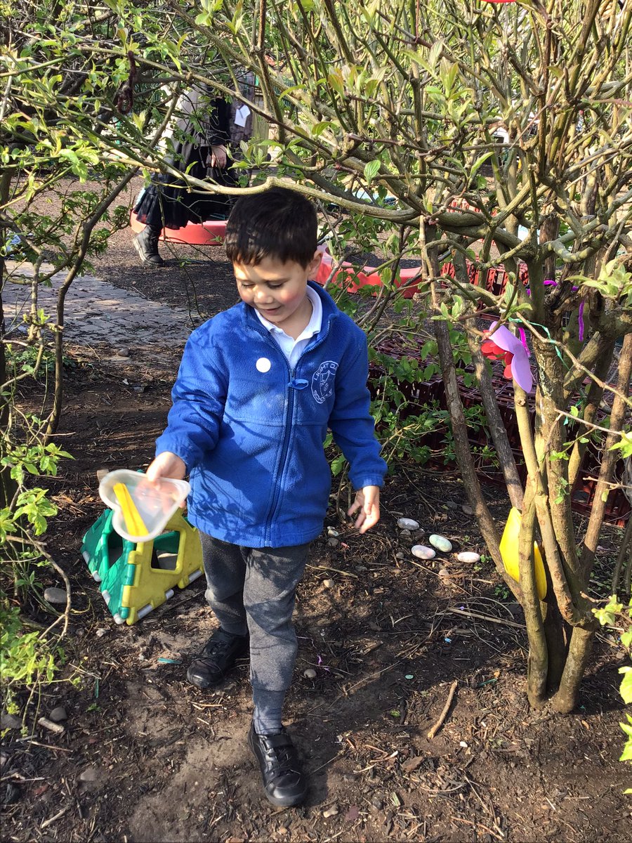 It’s been a beautiful week to be learning outdoors 🌞 
Miss Mangnall’s class have loved every minute 👫👬