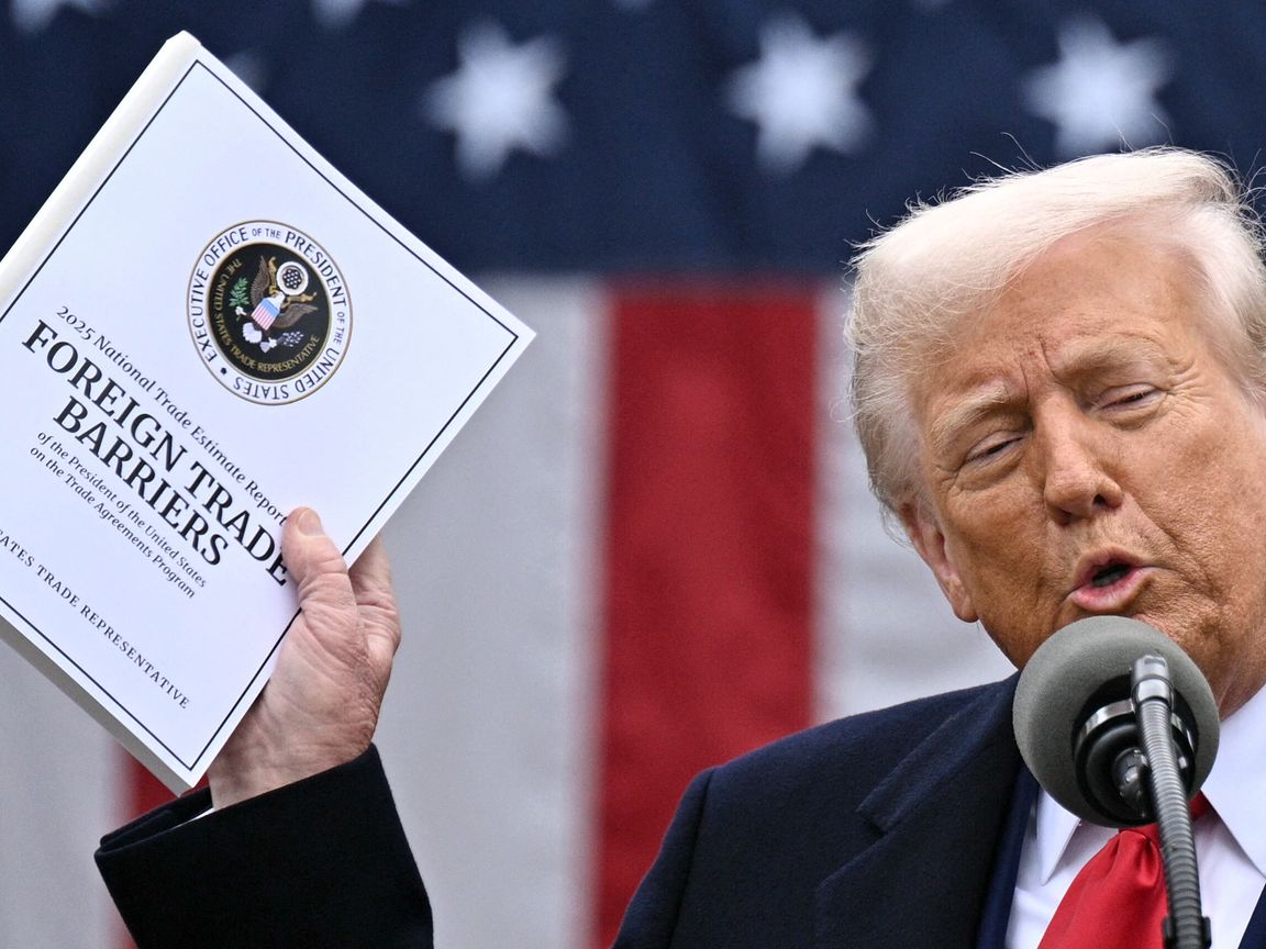 Wanneer de gastspreker zijn verhaal kracht probeert bij te zetten door uit zijn scriptie over 'Rijkdom, armoede en bezit in Lucas en Handelingen' te citeren.