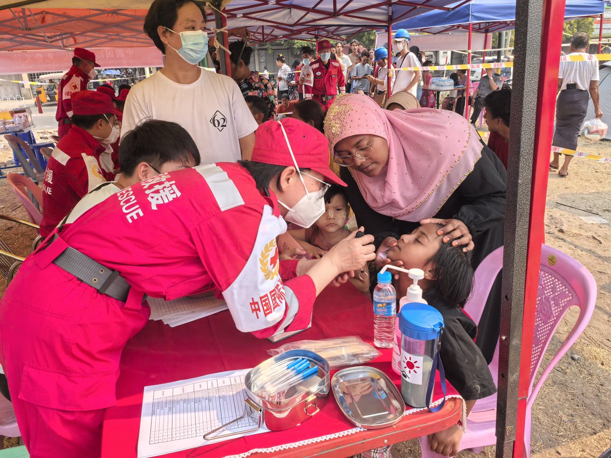 SpoxCHN_MaoNing's tweet photo. In collaboration with the local authorities, China established #Myanmar’s first post-quake international relief shelter, providing temporary housing and medical service for 900 displaced individuals.

More relief shelters are under construction. https://t.co/a1QAN56lFJ