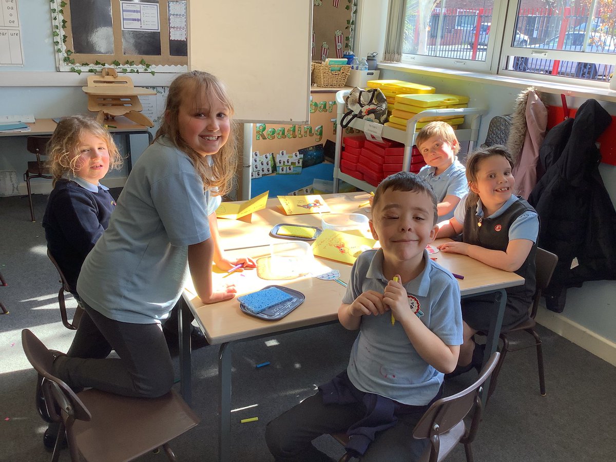 MrsLM_Thatto's tweet photo. We had a lovely afternoon making Easter cards and puppets today. https://t.co/V9V3xFvYx0