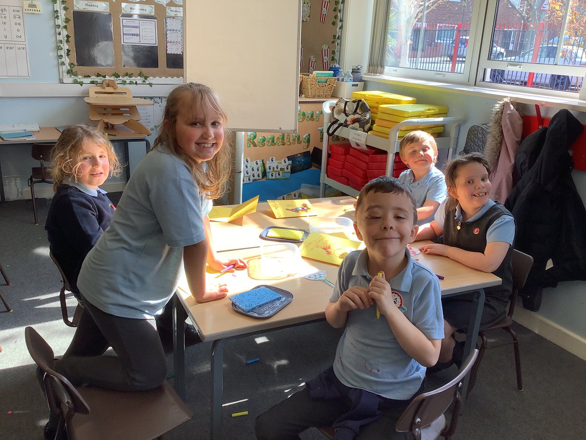 MrsLM_Thatto's tweet photo. We had a lovely afternoon making Easter cards and puppets today. https://t.co/V9V3xFvYx0