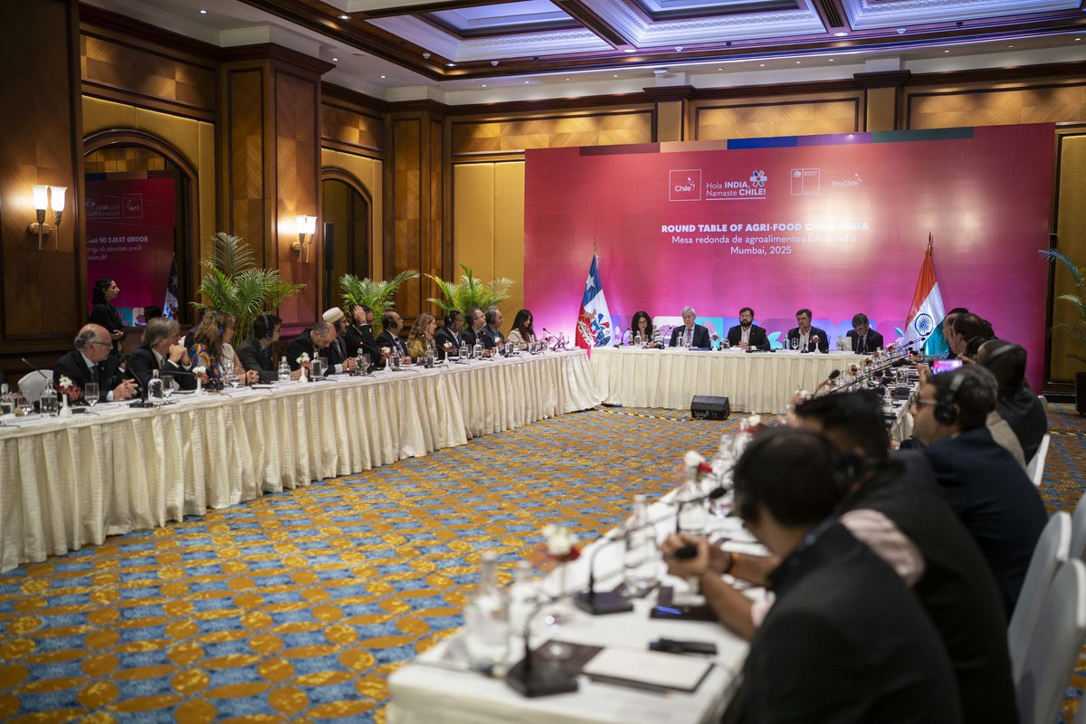 Director General de ProChile junto a representantes chilenos participaron en la mesa redonda de CEOs del sector de agroalimentos de India, instancia donde el Presidente Gabriel Boric ratificó el rol 🇨🇱 como un agroexportador sólido, innovador y comprometido con la sustentabilidad